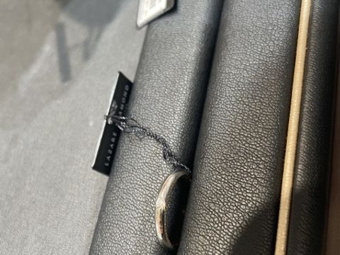 【ラザール ダイヤモンド(LAZARE DIAMOND)の口コミ】 指輪のデザインがとても綺麗でした。シンプルなため他のブランドの婚約指…