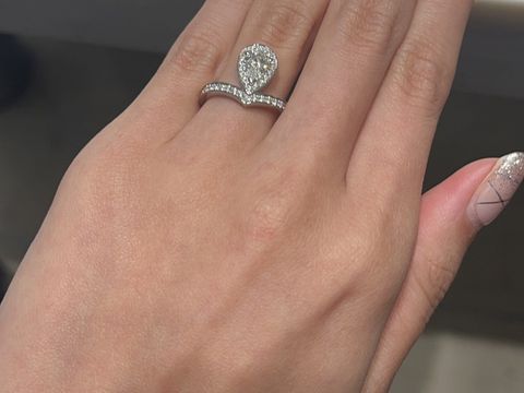 【ショーメ(CHAUMET)の口コミ】 婚約指輪としてももちろん問題ないですが、ファッションリングとして買う…