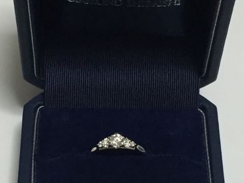 【銀座ダイヤモンドシライシの口コミ】 選ぶときは種類がおおくて、ものすごく悩みましたが、親切な店員さんと相…