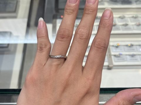 【アイプリモ(I-PRIMO)の口コミ】 ダイヤのついてるタイプで、ウェーブのデザインで探しており、こちらを見…