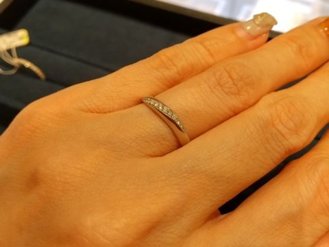 【4℃ BRIDAL(ヨンドシーブライダル)の口コミ】 ダイヤモンドが付いているマリッジリングを探していて初めて理想のデザイ…
