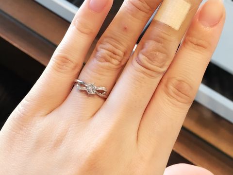 【I's stone(アイズストーン)の口コミ】 リボンの形がとっても可愛いです！
華奢なリングでリボンの形もはっきりわ…