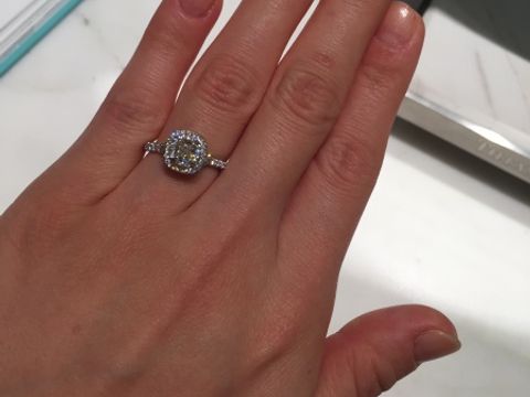 【ティファニー(Tiffany & Co.)の口コミ】 細やかなメレダイヤがキラキラと輝きを放ちまるで海で日が沈む際の波の輝…