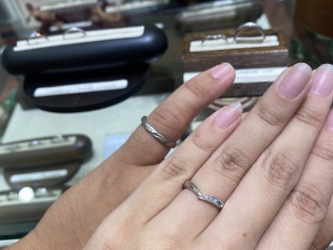 【COLANY(コラニー)の口コミ】 ペアのデザインではありませんが、入っているラインが似ており、ちゃんと…