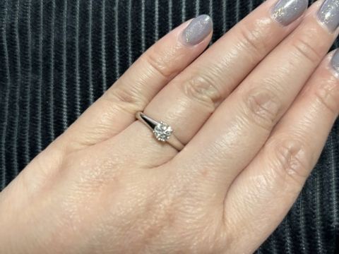 【銀座ダイヤモンドシライシの口コミ】 シンプルなデザインがとても気に入っています。ダイヤモンドの大きさが際…