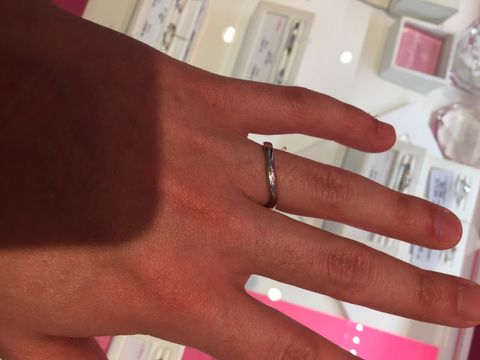 【JEWELRY  KAMATA(ジュエリーかまた)の口コミ】 かまたさんのオリジナルデザインを試着しました。
最初はカーブのかかった…