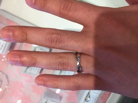 【JEWELRY  KAMATA(ジュエリーかまた)の口コミ】 とてもボリュームがあって、重厚感がある指輪でした。２本の指輪が折り重…