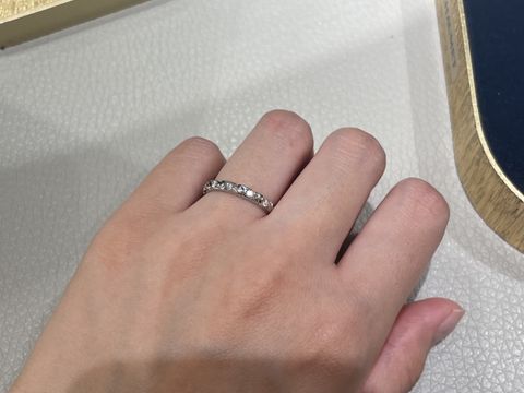 【ショーメ(CHAUMET)の口コミ】 ショーメならではのトルサードデザイン。細いタイプを選びましたが存在感…