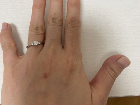 【銀座ダイヤモンドシライシの口コミ】 某外資系ブランドに憧れがあったため、申し訳ないのですが夫が選んだダイ…