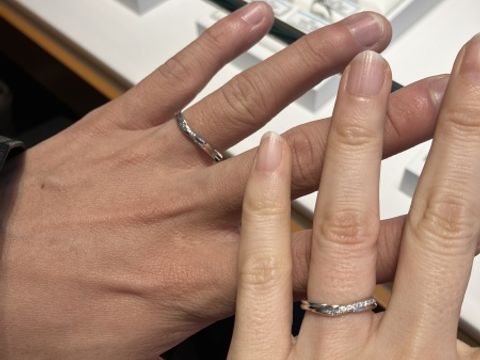【銀座ダイヤモンドシライシの口コミ】 「婚約指輪と重ね付けしたい」「夫婦で似た形のものにしたい」という願い…