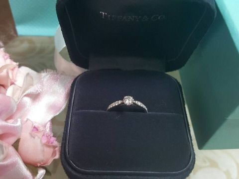 【ティファニー(Tiffany & Co.)の口コミ】 事前に下見し、こちらのデザインの上品さに主人が惹かれる購入に至りまし…