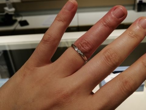 【Something Blue(サムシングブルー)の口コミ】 様々な指輪がある中で、店員さんが自分の雰囲気で出してきてくれたのがこ…