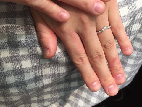 【アイプリモ(I-PRIMO)の口コミ】 Vラインの指輪なので指が長く見える点がポイントです♡
また緩やかなVライ…