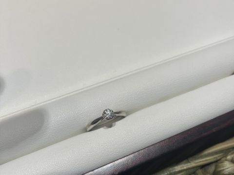 【杢目金屋(もくめがねや)の口コミ】 一粒ダイヤモンドの婚約指輪を探していました。シンプルなのに、ダイヤモ…