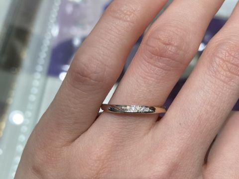 【アイプリモ(I-PRIMO)の口コミ】 洗練されたデザインで、指輪の厚みが薄く、触れる部分が曲線になっている…