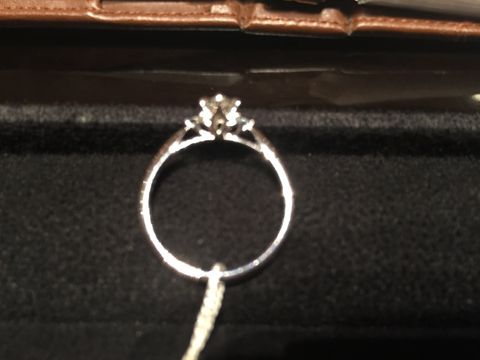 【ケイウノ ブライダル(K.UNO BRIDAL)の口コミ】 デザインが上からだけではなく、横からみても可愛いデザインも多く魅力的…