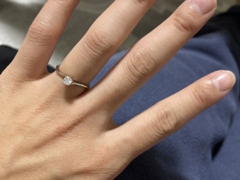 【STAR JEWELRY(スタージュエリー)の口コミ】 とてもシンプルなデザインで、ダイヤが大きすぎず小さすぎず、特別な時は…