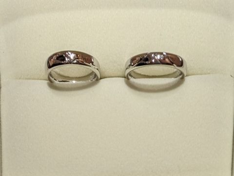 【ケイウノ ブライダル(K.UNO BRIDAL)の口コミ】 指輪の形は既成、表面に彫っていただくデザインをオーダーメイドで作って…