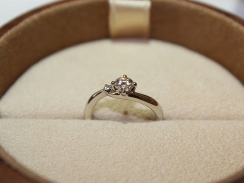 【William-LennyDiamond(ウィリアム・レニー・ダイヤモンド)の口コミ】 色々な店に行きましたが、どこも似たようなデザインしか置いていませんで…