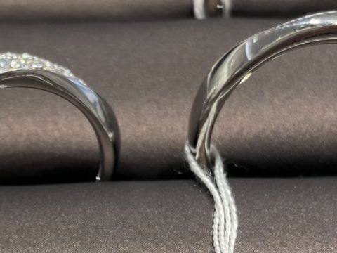 【4℃ BRIDAL(ヨンドシーブライダル)の口コミ】 自分に手に合う形の指輪は知っていた為、ウェーブラインのものを積極的に…