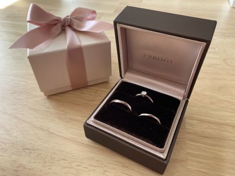 【アイプリモ(I-PRIMO)の口コミ】 婚約指輪は一石のシンプルな指輪を購入してもらいました。横から見るとハ…