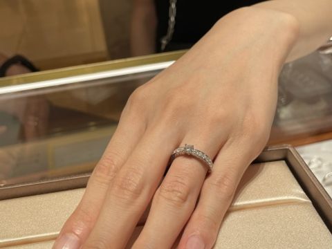 【ブルガリ(BVLGARI)の口コミ】 ダイヤが大き過ぎず普段使いしても浮かないようなものを探していました。…