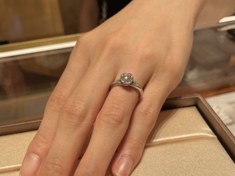 【ブルガリ(BVLGARI)の口コミ】 指の関節が太いことがコンプレックスで、リングが細過ぎないものを探して…