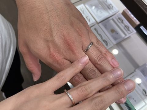 【俄(にわか)の口コミ】 少しダイヤの入っているデザインを探しており、こちらを試着させていただ…