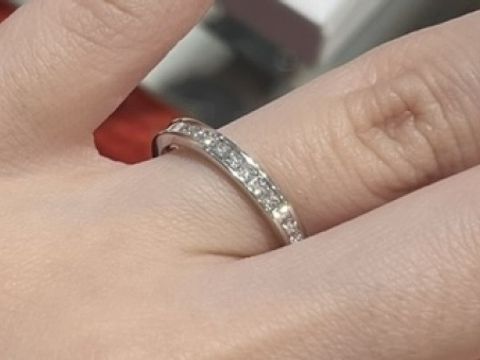 【アイプリモ(I-PRIMO)の口コミ】 指輪のデザインは好みのハーフエタニティリングがあったので良かったです…