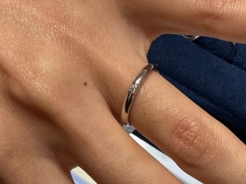 【canal4℃(カナルヨンドシー)の口コミ】 初めて結婚指輪探しを始めたタイミングだったので
どんなものが似合うかわ…