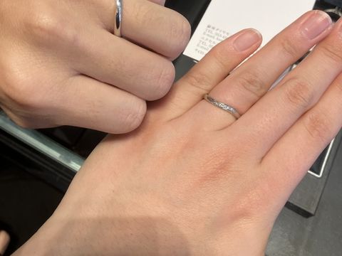 【銀座ダイヤモンドシライシの口コミ】 シンプルなデザインで、華やか過ぎず地味過ぎない、ちょうど良いデザイン…