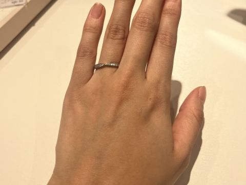 【ティファニー(Tiffany & Co.)の口コミ】 私の結婚指輪の条件は、
①ダイヤモンドがついており、華やかで一目で素敵…