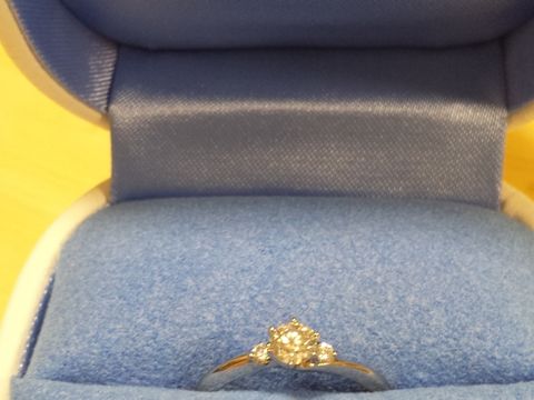 【銀座ダイヤモンドシライシの口コミ】 デザインがシンプルで長く着けられそうだったから。また、私がストレート…