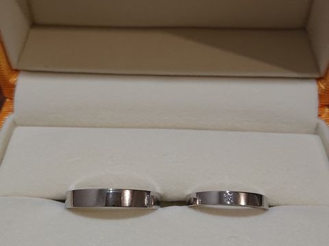 【ケイウノ ブライダル(K.UNO BRIDAL)の口コミ】 幅広の平打ちタイプを中心に探していましたが、彼の好みの幅の指輪がなか…