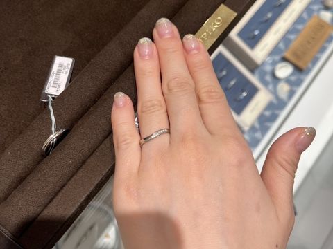 【BONDS(ボンズ)の口コミ】 ウェーブの形一つだけでも種類が多かったです。華奢なデザイン、太めのデ…