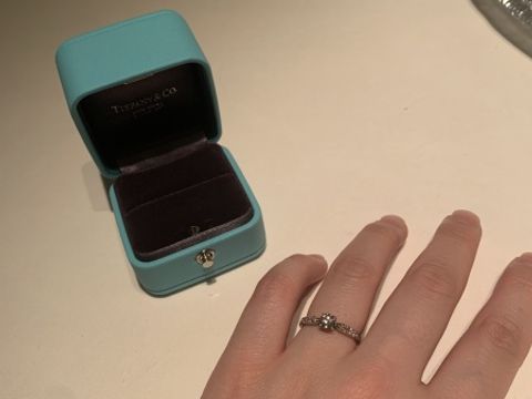 【ティファニー(Tiffany & Co.)の口コミ】 ダイヤが何個もついているので、本当にキラキラしていて綺麗
ただ大きすぎ…