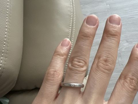 【ティファニー(Tiffany & Co.)の口コミ】 婚約指輪をダイヤがいくつかついてるものを買っていただいたので、シンプ…