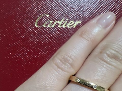 【カルティエ(Cartier)の口コミ】 シンプルで普段もつけやすい指輪が欲しいと言っていた。こちらは種類とし…