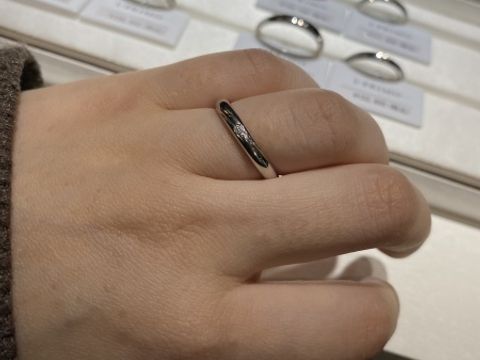 【アイプリモ(I-PRIMO)の口コミ】 ダイヤモンドがちょっと入っているので、ギラギラしすぎず、でもかわいさ…