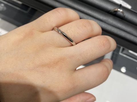 【エクセルコダイヤモンド(EXELCO DIAMOND)の口コミ】 他にはあまりないタイプのダイヤモンドのつきかたです。側面にもダイヤモ…