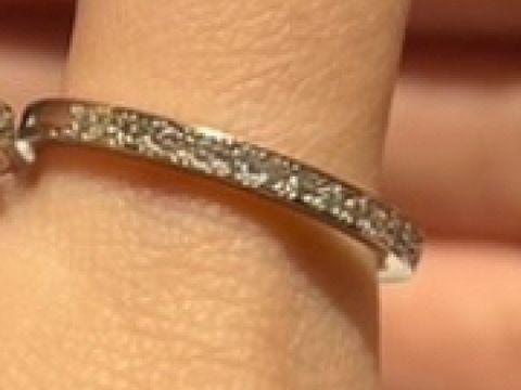 【銀座ダイヤモンドシライシの口コミ】 デザインはハーフエタニティが良かったので、太さもたくさんの中から選べ…