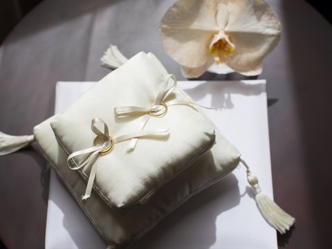 【ティファニー(Tiffany & Co.)の口コミ】 シルバーやシャンパンゴールドといった色がありましたが、主人も私もゴー…