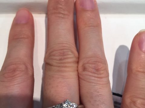 【ラザール ダイヤモンド【取扱店販売】の口コミ】 メレダイヤが２つのタイプです。ラザールなので、カット技術が素晴らしく…