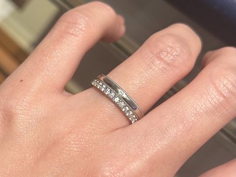 【銀座ダイヤモンドシライシの口コミ】 エタニティリングはゴージャスになりすぎるかなと思っていたのですが、リ…