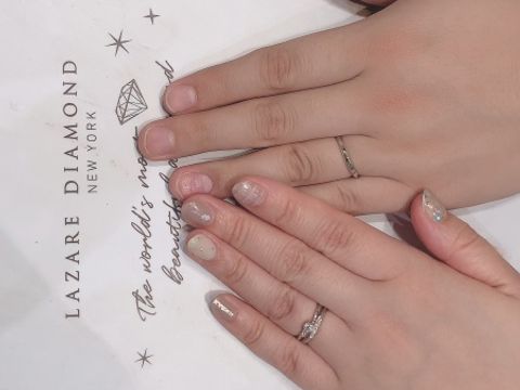 【ラザール ダイヤモンド(LAZARE DIAMOND)の口コミ】 結婚指輪は、ウェーブになっているデザインを探していて、いくつか付けて…