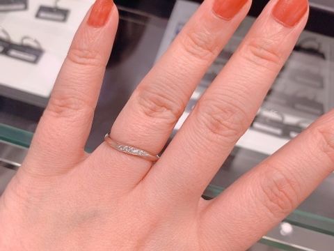 【ラザール ダイヤモンド(LAZARE DIAMOND)の口コミ】 ダイヤが何石かついているものが欲しくて探していました。付けた際のダイ…