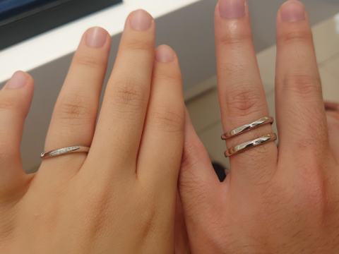 【4℃ BRIDAL(ヨンドシーブライダル)の口コミ】 指になじみやすい王道系のデザインが多い印象だった。
ウェーブがかったス…