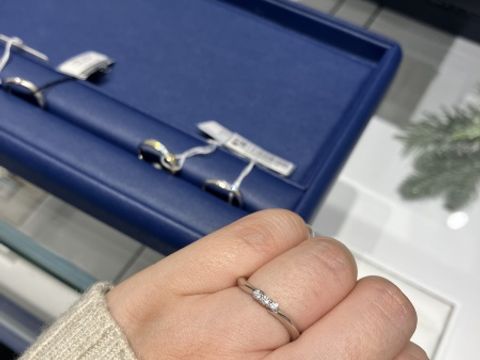 【エクセルコダイヤモンド(EXELCO DIAMOND)の口コミ】 高品質なダイヤモンドがキラキラと輝いて美しいです。デザインはシャープ…