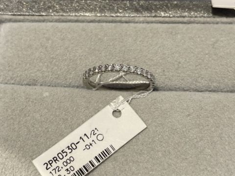 【STAR JEWELRY(スタージュエリー)の口コミ】 半周がダイヤモンドに囲まれているデザインの指輪でした。ゴージャスさも…