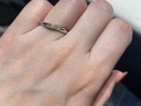 【アイプリモ(I-PRIMO)の口コミ】 もともとウェーブデザインが希望でしたが、石を3個から5個に変更できる点…